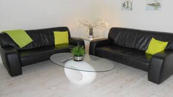 Smart TV, DVD player, books, stereo