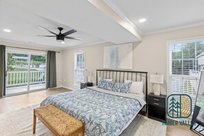 5 bedrooms, iron/ironing board, WiFi, bed sheets - 5br, 3bath Lakefront Retreat w/dock and grill (Edwards)