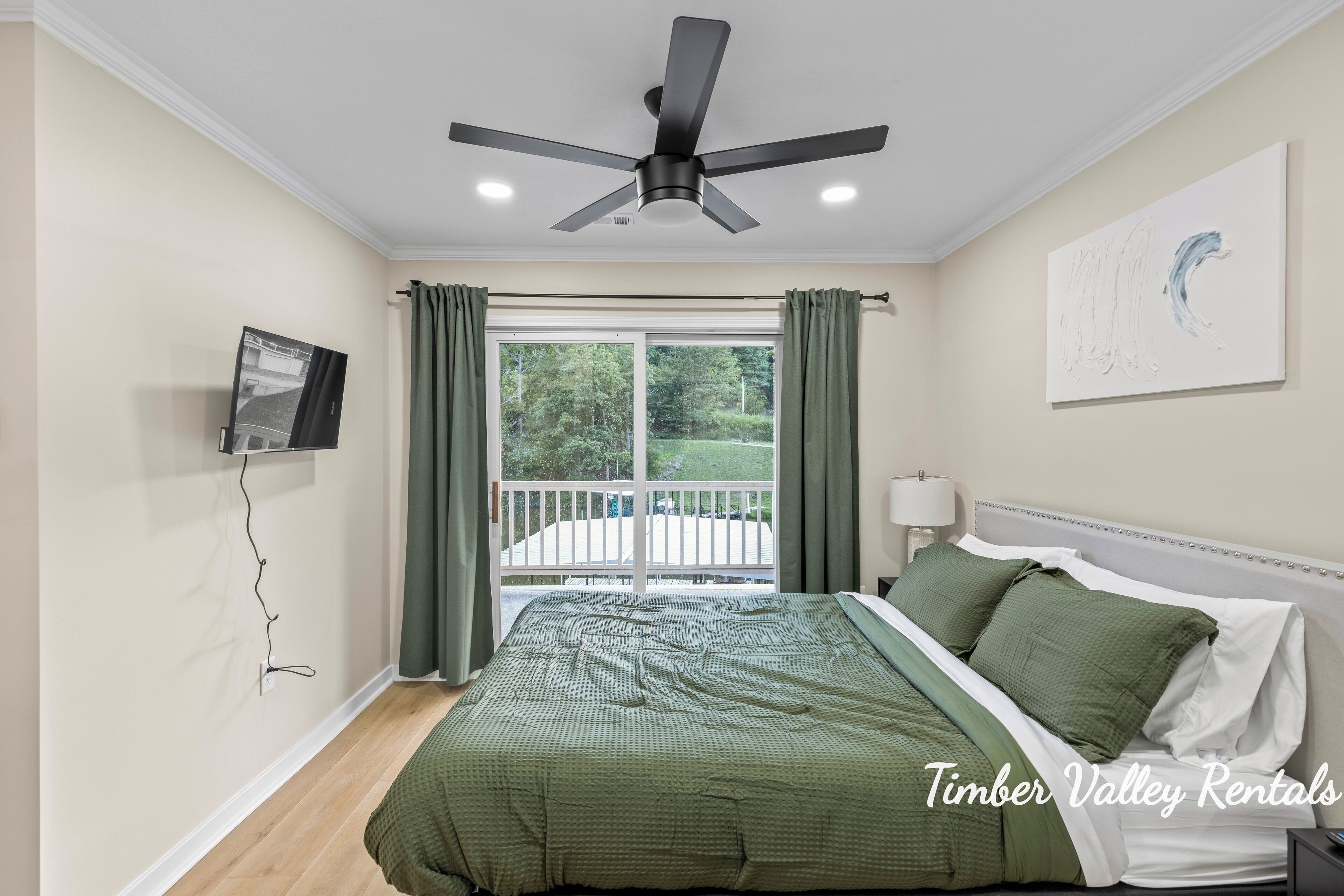 5 bedrooms, iron/ironing board, WiFi, bed sheets