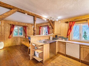 Fridge, oven, cookware/dishes/utensils