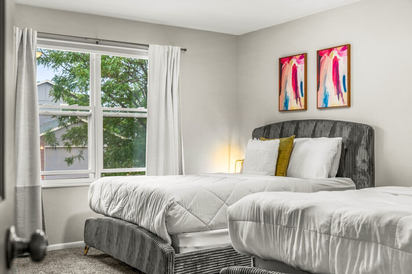 4 habitaciones, escritorio, tabla de planchar con plancha y wifi gratis 