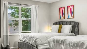 4 habitaciones, escritorio, tabla de planchar con plancha y wifi gratis