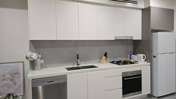 Fridge, microwave, oven, stovetop