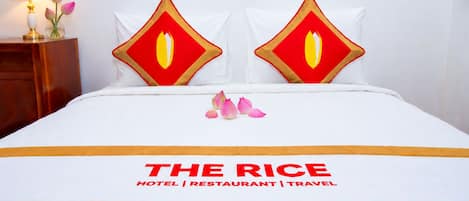 Premier Room, 1 Queen Bed, Balcony, City View | Minibar, desk, WiFi (free)