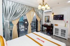 Premier Room, 1 Queen Bed, Balcony, City View | Minibar, desk, free WiFi - The Rice Hotel & Tour - 180 Bui Vien (Pham Ngu Lao)