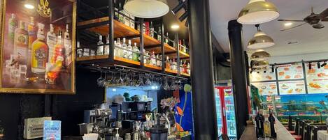 Bar (trong khuôn viên)