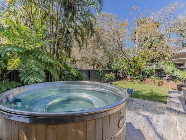 Outdoor spa tub