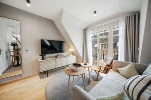 Unclassified image, 5 of 30, button