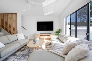 テレビ、ステレオ