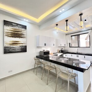 Private kitchen - Cozy Baobab Waves Beachfront 1bed Apt with Netflix and high speed WiFi! (Mombasa)