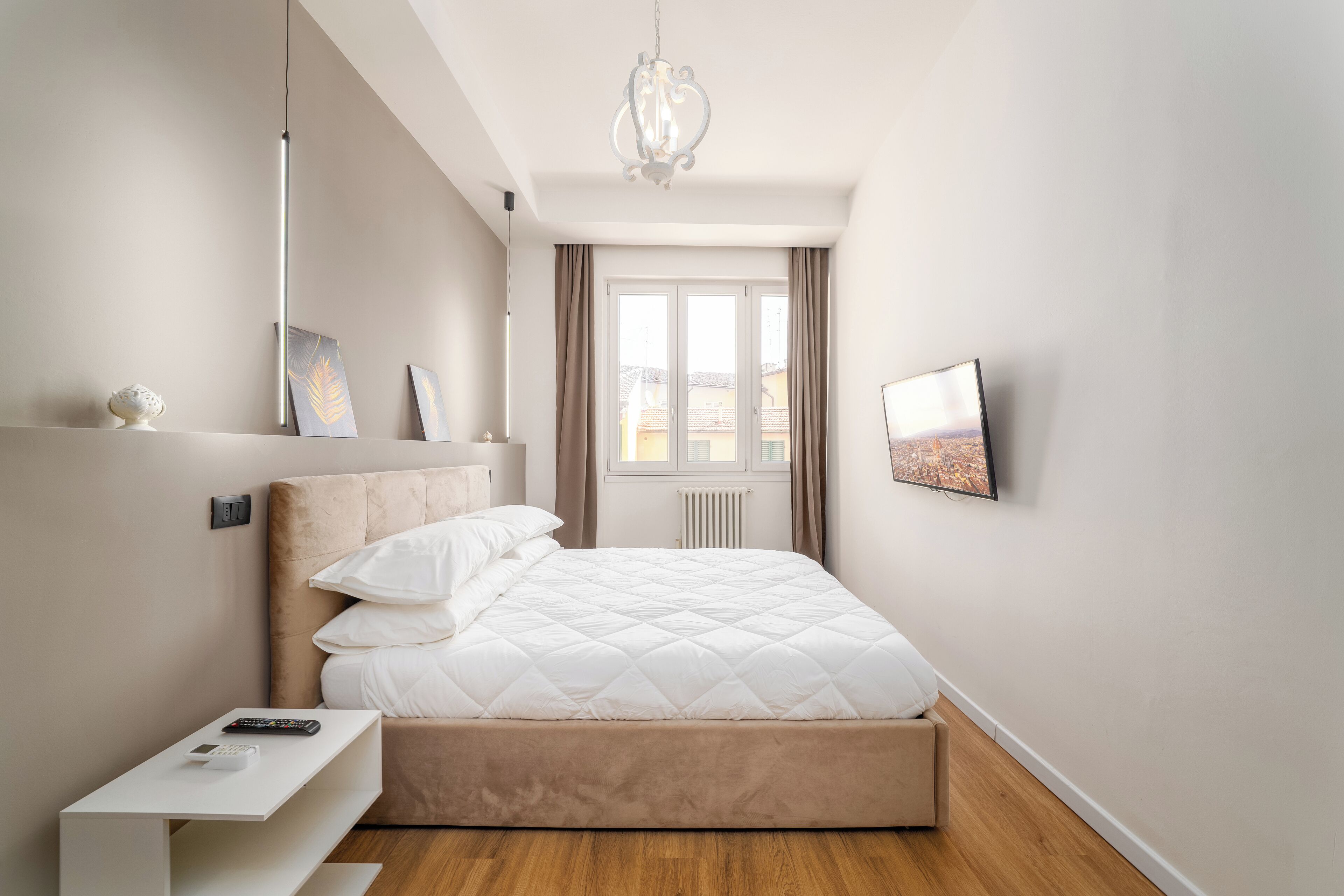 2 slaapkamers, geluiddichte muren, een strijkplank/strijkijzer