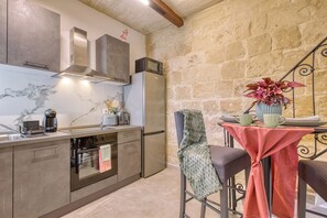 Microondas, horno, placa de cocina, tostadora