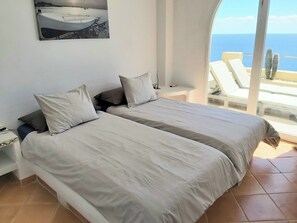 2 habitaciones, tabla de planchar con plancha y acceso a internet 