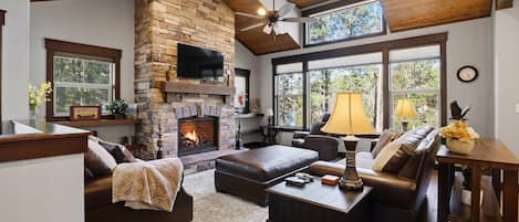 Smart TV y chimenea
