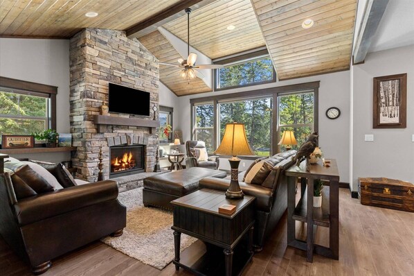 Télévision, cheminée