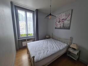 1 bedroom - City center ground floor apartment (Bort-les-Orgues)