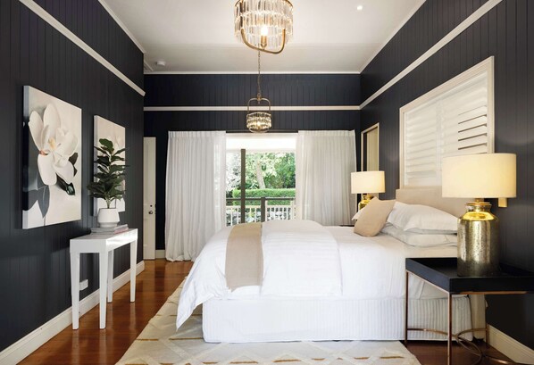 5 Schlafzimmer, Schreibtisch, Bügeleisen/Bügelbrett, WLAN