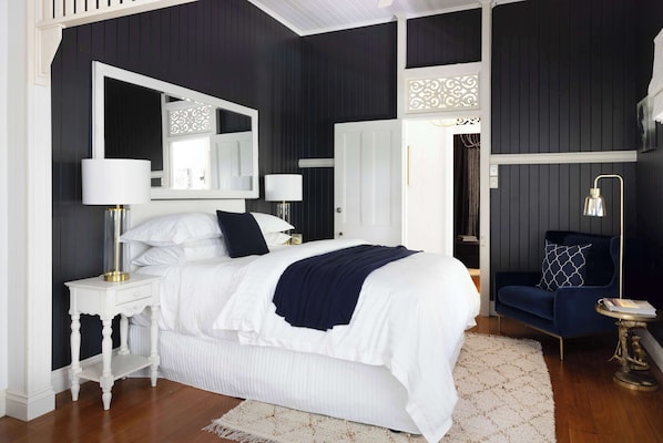 5 bedrooms, desk, iron/ironing board, WiFi