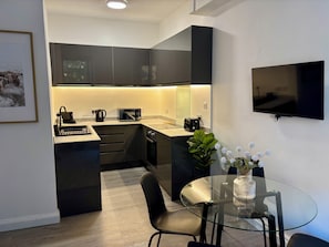 Refrigerador, microondas, horno, placa de cocina