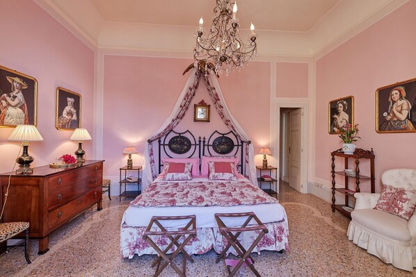 8 chambres, fer et planche à repasser, Wi-Fi gratuit