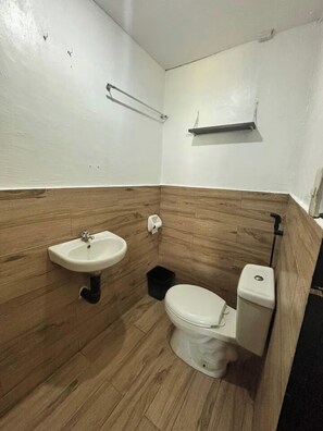 Apartamento, 1 cama Queen | Banheiro