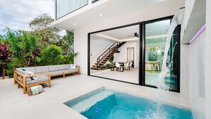 A modern house with a swimming pool, a dining area, and a staircase leading to the upper floor. - Maitri ❤️ 2 BR | 3 BA | Private Pool | Villa | Fast Wifi (Tamarindo)
