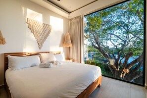 12 chambres, bureau, fer et planche à repasser, lit parapluie