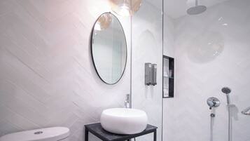 Queen Room with Balcony | Bathroom | Shower, hair dryer, slippers, towels