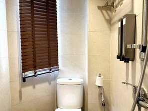 Bathroom - Hotel Calmo Hamilton (Singapore)