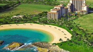 A resort with a beachfront, multiple high-rise buildings, and a well-maintained lawn. - Stunning Ocean View Luxury Suite - Ko Olina Beach Villas O421 End Unit (Kapolei)