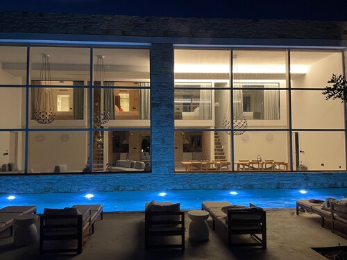 Redefine vacation at Villa Beyond. A Helena Luxus property that goes beyond!