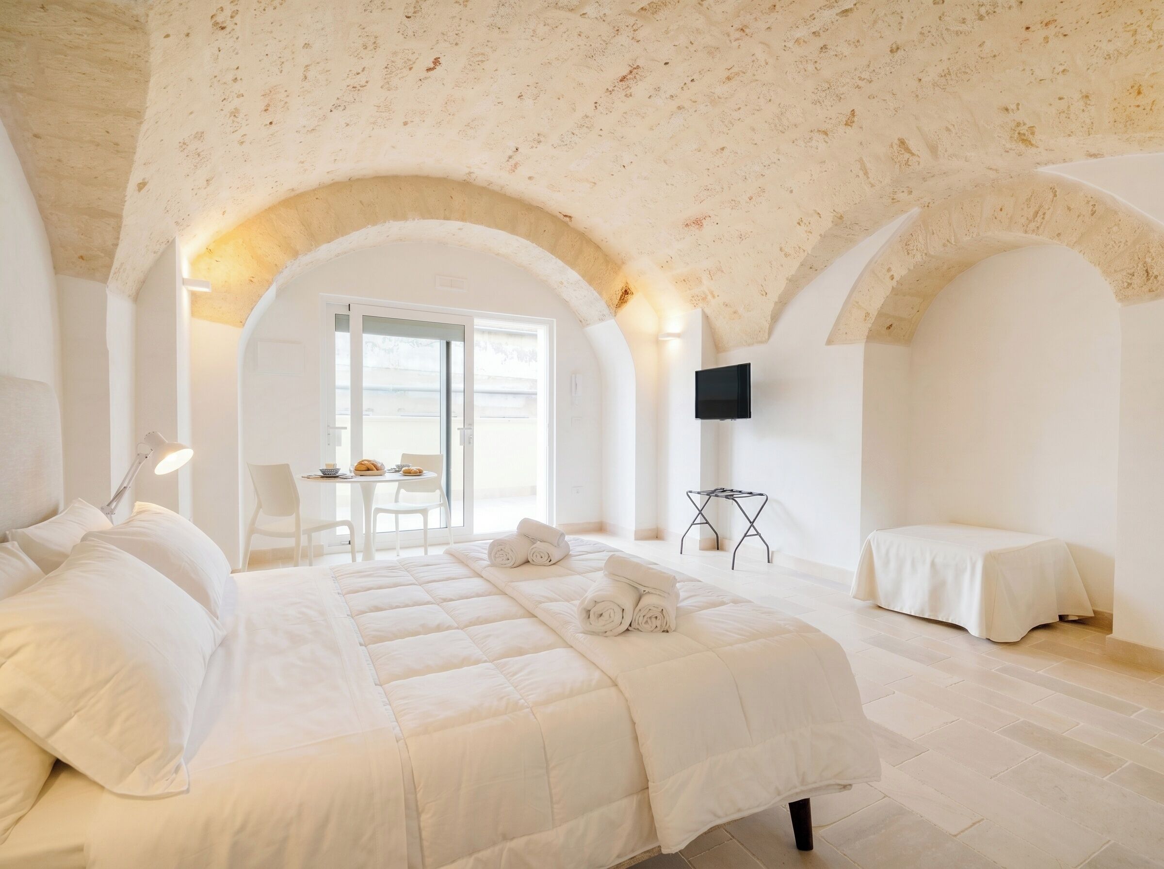 Classic Triple Room, Non Smoking, Air conditioning | Iron/ironing board, free WiFi, bed sheets