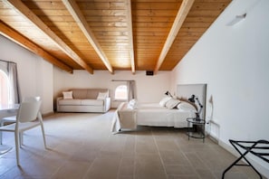 Habitación cuádruple clásica, no fumadores, Aire acondicionado | Tabla de planchar con plancha, wifi gratis, ropa de cama