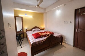 Habitación doble Deluxe | Ropa de cama hipoalergénica y caja de seguridad en la habitación