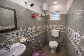 Regadera, regadera tipo lluvia, amenidades de baño gratuitas, pantuflas 