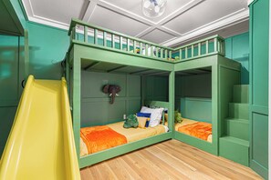 6 camere, una scrivania, ferro/asse da stiro, culla da viaggio