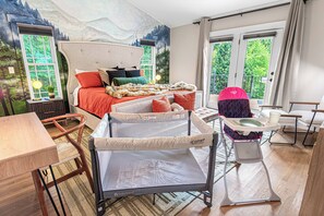 6 bedrooms, desk, iron/ironing board, travel cot