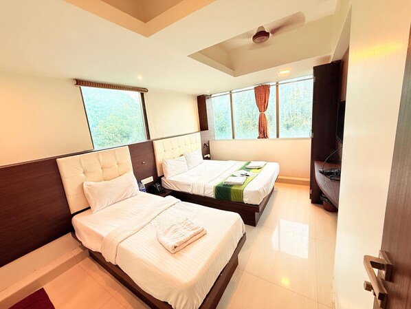 Deluxe Triple Room, City View