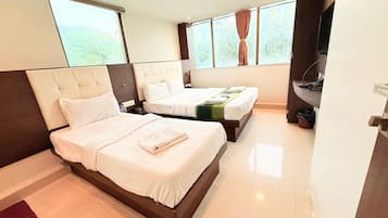Deluxe Triple Room, City View | Iron/ironing board, free WiFi