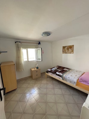 4 habitaciones, wifi gratis y ropa de cama 