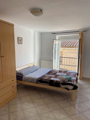 4 habitaciones, wifi gratis y ropa de cama 