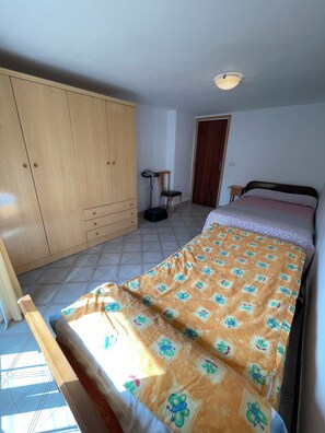 4 bedrooms, free WiFi, bed sheets