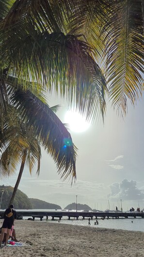 Beach nearby - T2 cosy and bright, 40 square metres
DRC
Quiet area 600 metres from the beach (Les Trois-Îlets)
