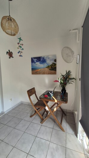 Dining - T2 cosy and bright, 40 square metres
DRC
Quiet area 600 metres from the beach (Les Trois-Îlets)