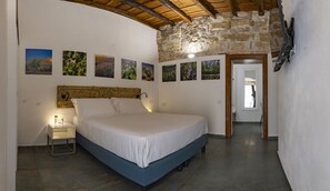 Iron/ironing board, free WiFi