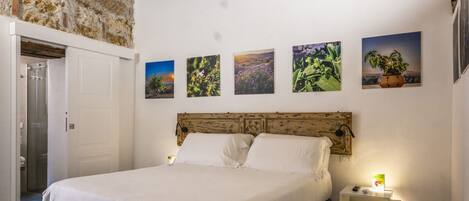 Double Room, Private Bathroom | Iron/ironing board, free WiFi