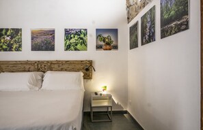 Double Room, Private Bathroom | Iron/ironing board, free WiFi
