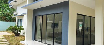 Enjoyable 4-bedroom house with AC in Panglao