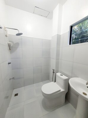 Hårføner, håndklær, såpe og toalettpapir