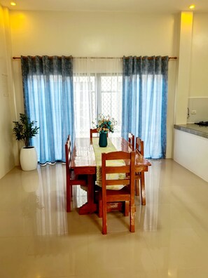 Dining - Enjoyable 4-bedroom house with AC in Panglao (Panglao)